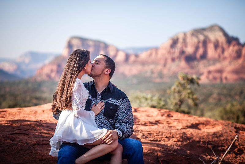 bride and groom kissing in the arizona desert