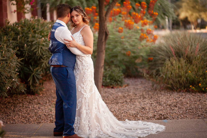 outdoor bride and groom photos in arizona